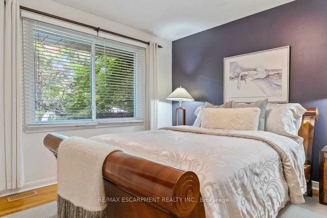 1373, Queen Victoria, Lorne Park, Mississauga