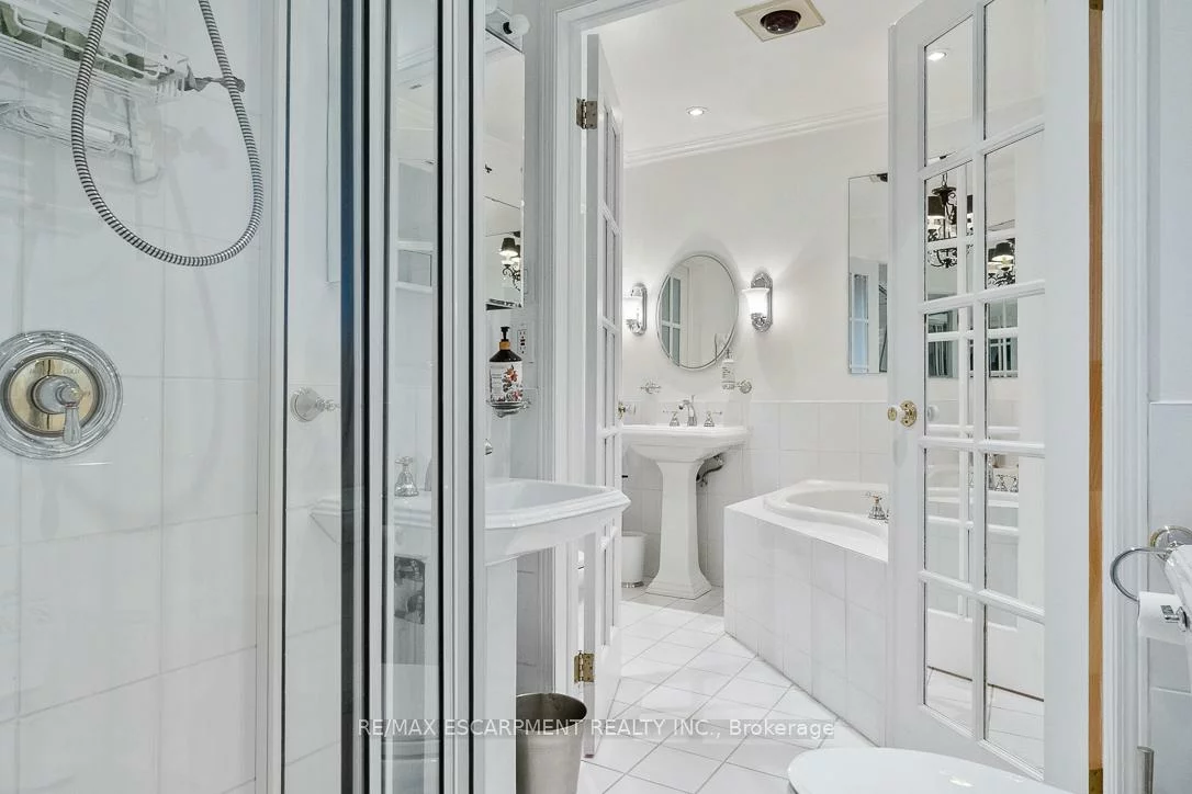 1373, Queen Victoria, Lorne Park, Mississauga