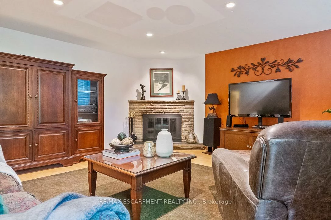 1373, Queen Victoria, Lorne Park, Mississauga