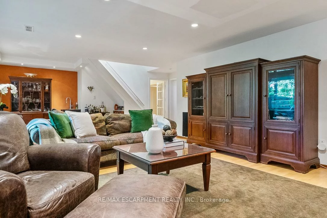 1373, Queen Victoria, Lorne Park, Mississauga