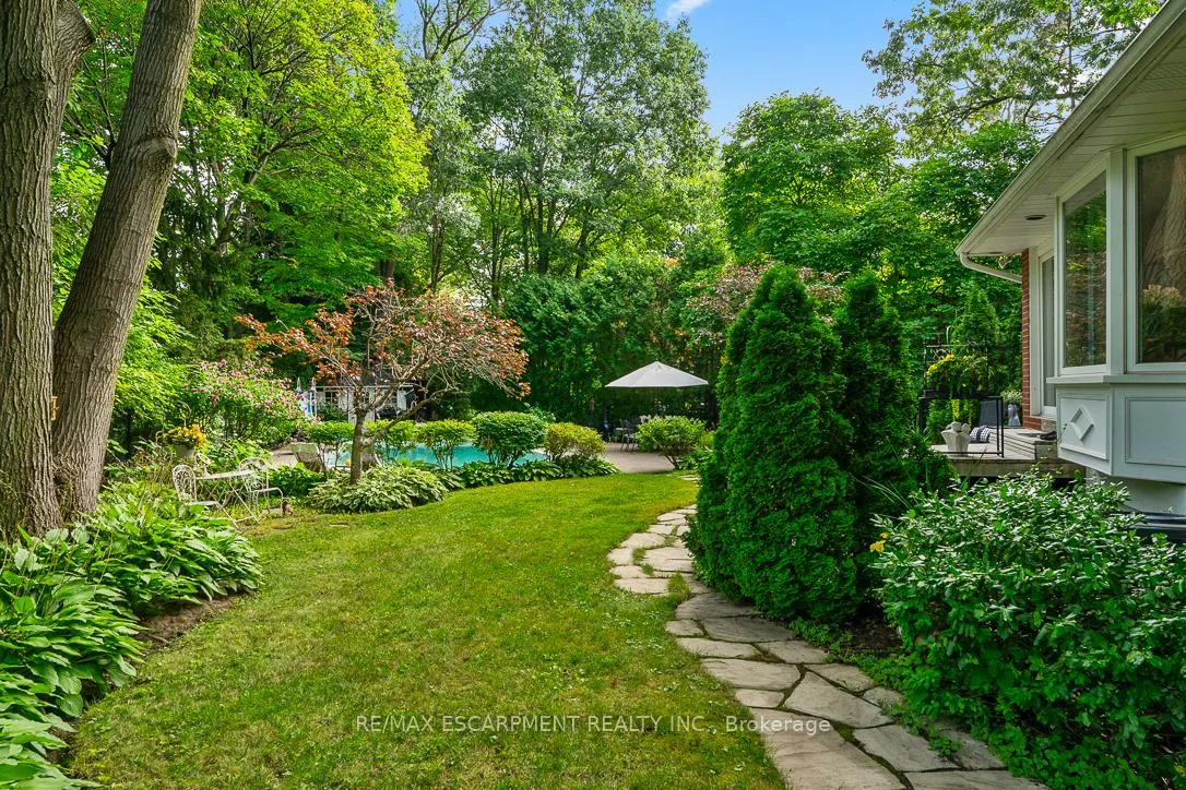 1373, Queen Victoria, Lorne Park, Mississauga