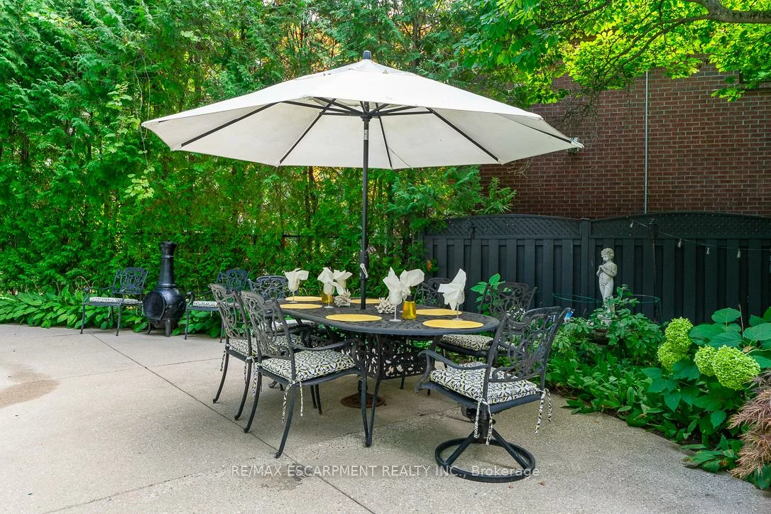 1373, Queen Victoria, Lorne Park, Mississauga