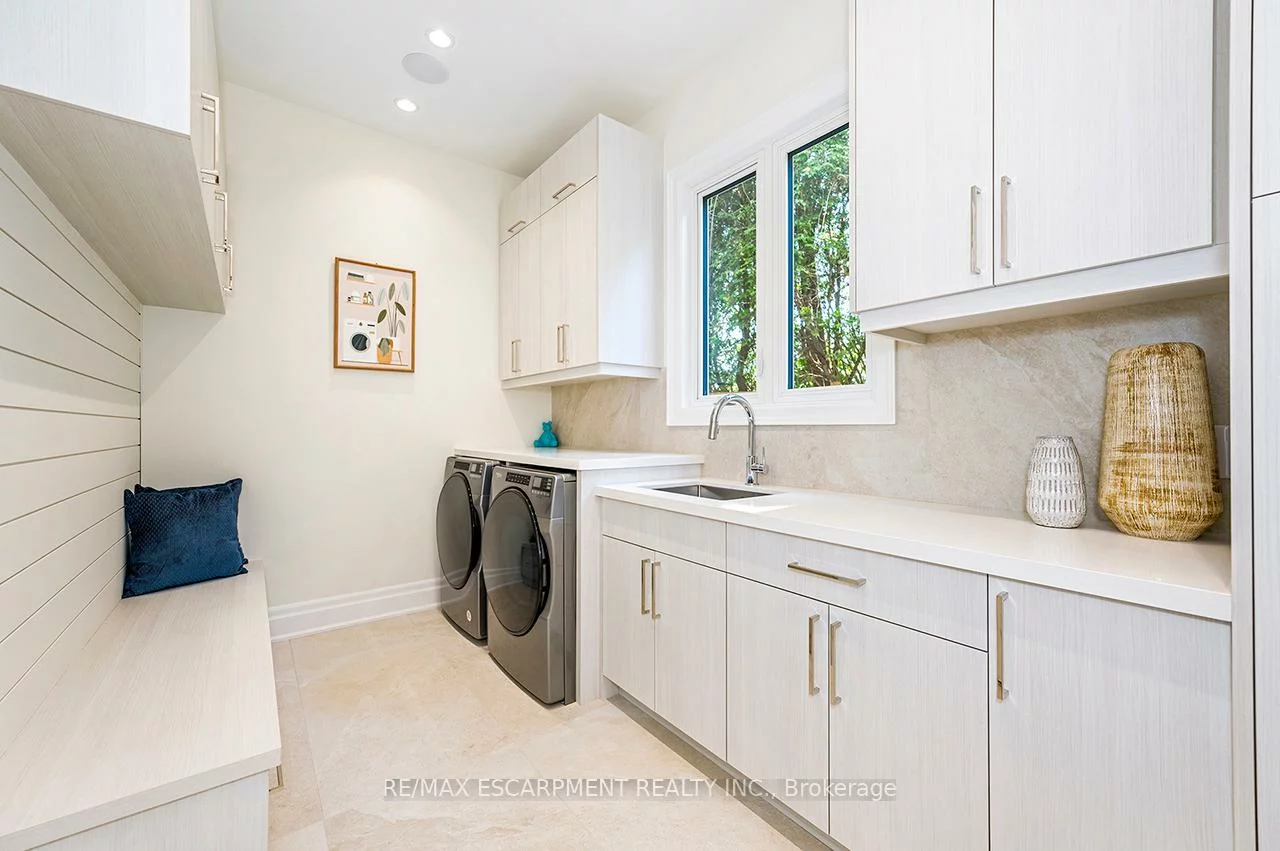 1618, Dogwood, Mineola, Mississauga