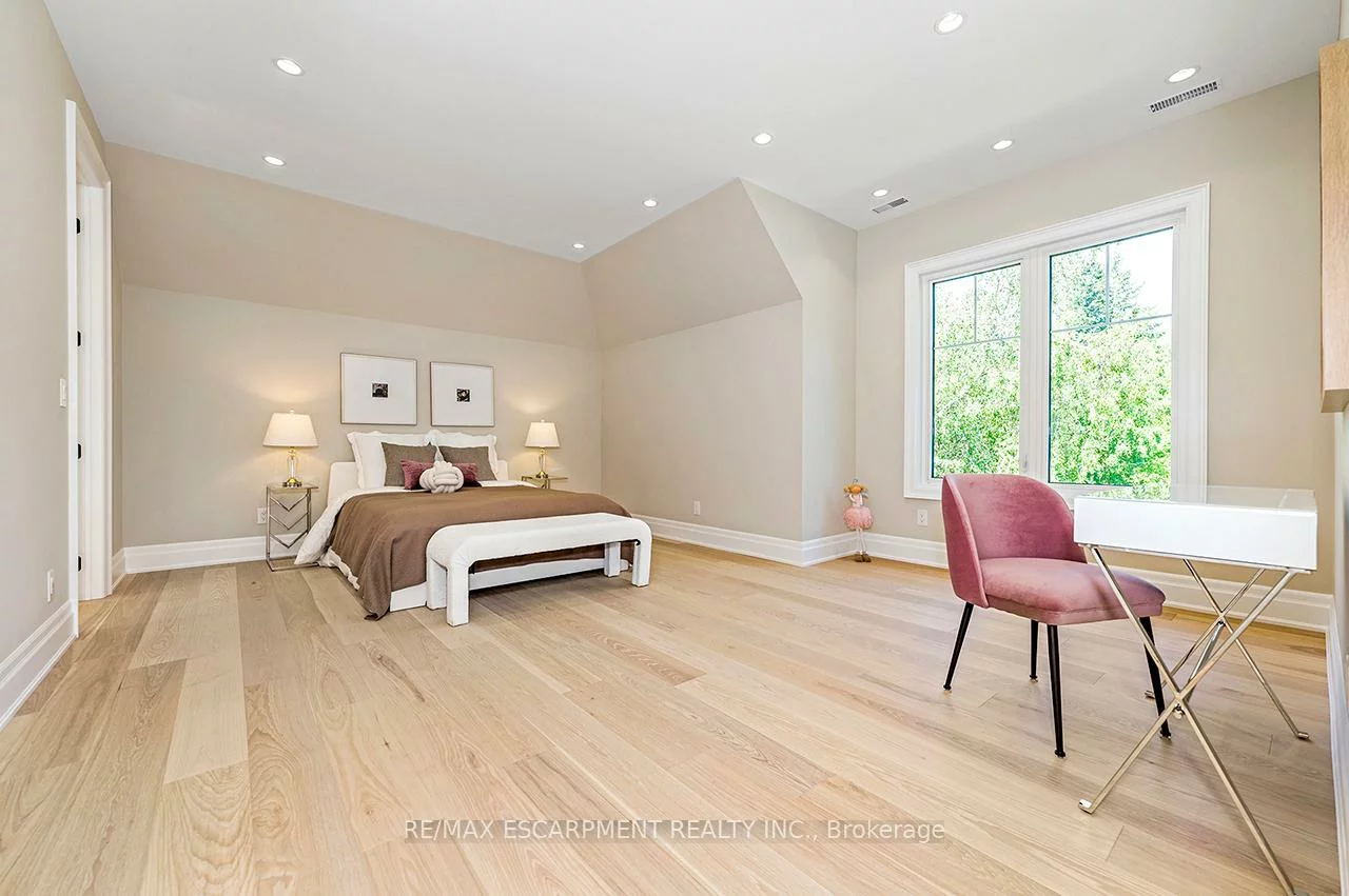 1618, Dogwood, Mineola, Mississauga