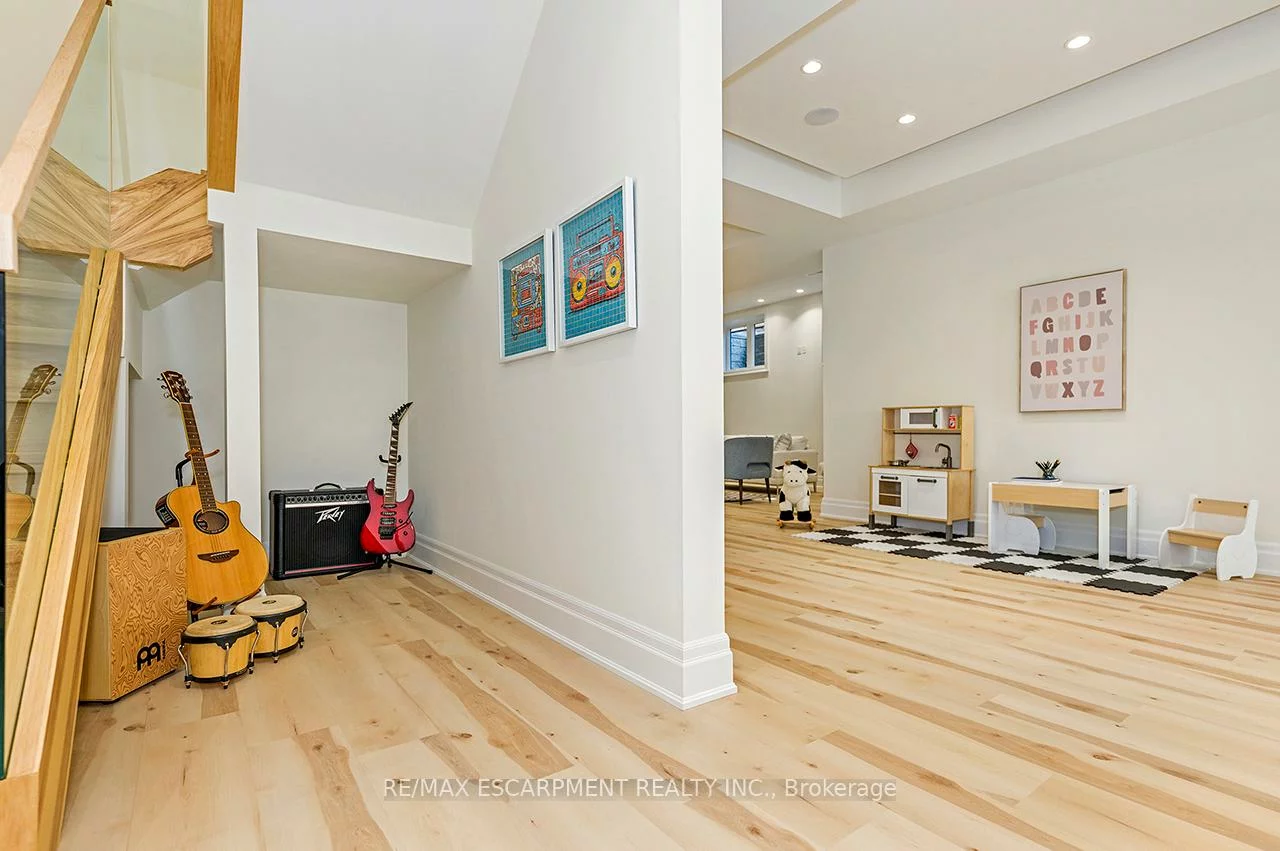 1618, Dogwood, Mineola, Mississauga