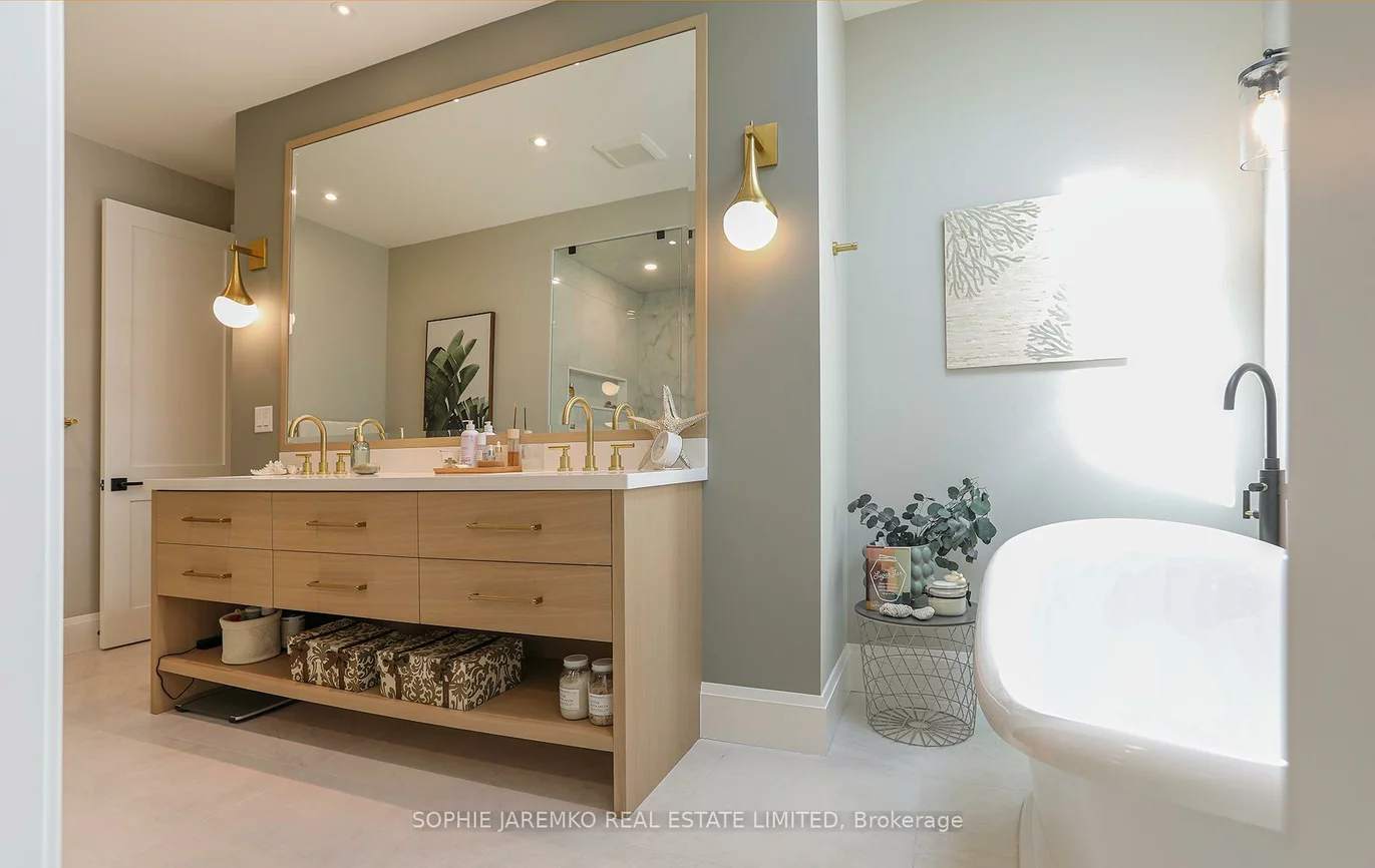 939, Melton, Lakeview, Mississauga