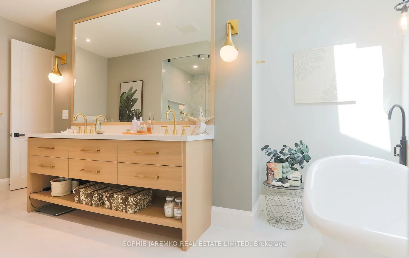939, Melton, Lakeview, Mississauga