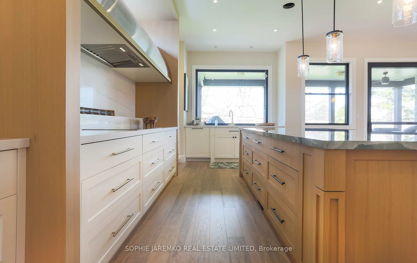 939, Melton, Lakeview, Mississauga