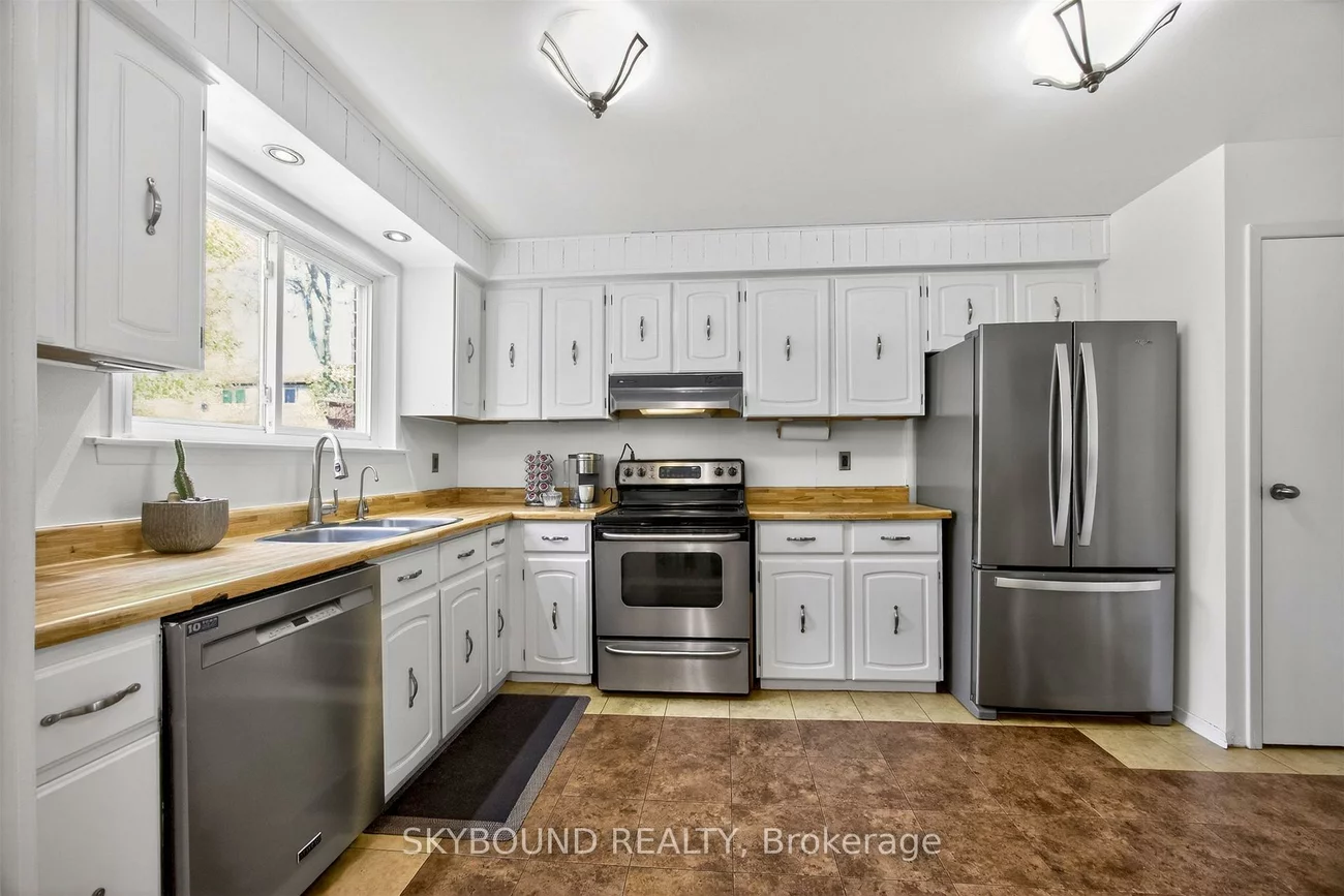 855, Flagship, Applewood, Mississauga