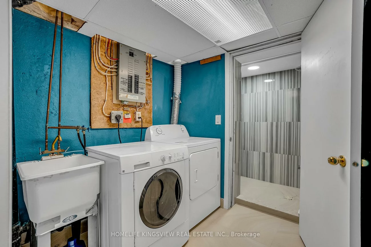 5502, Cosmic, Hurontario, Mississauga