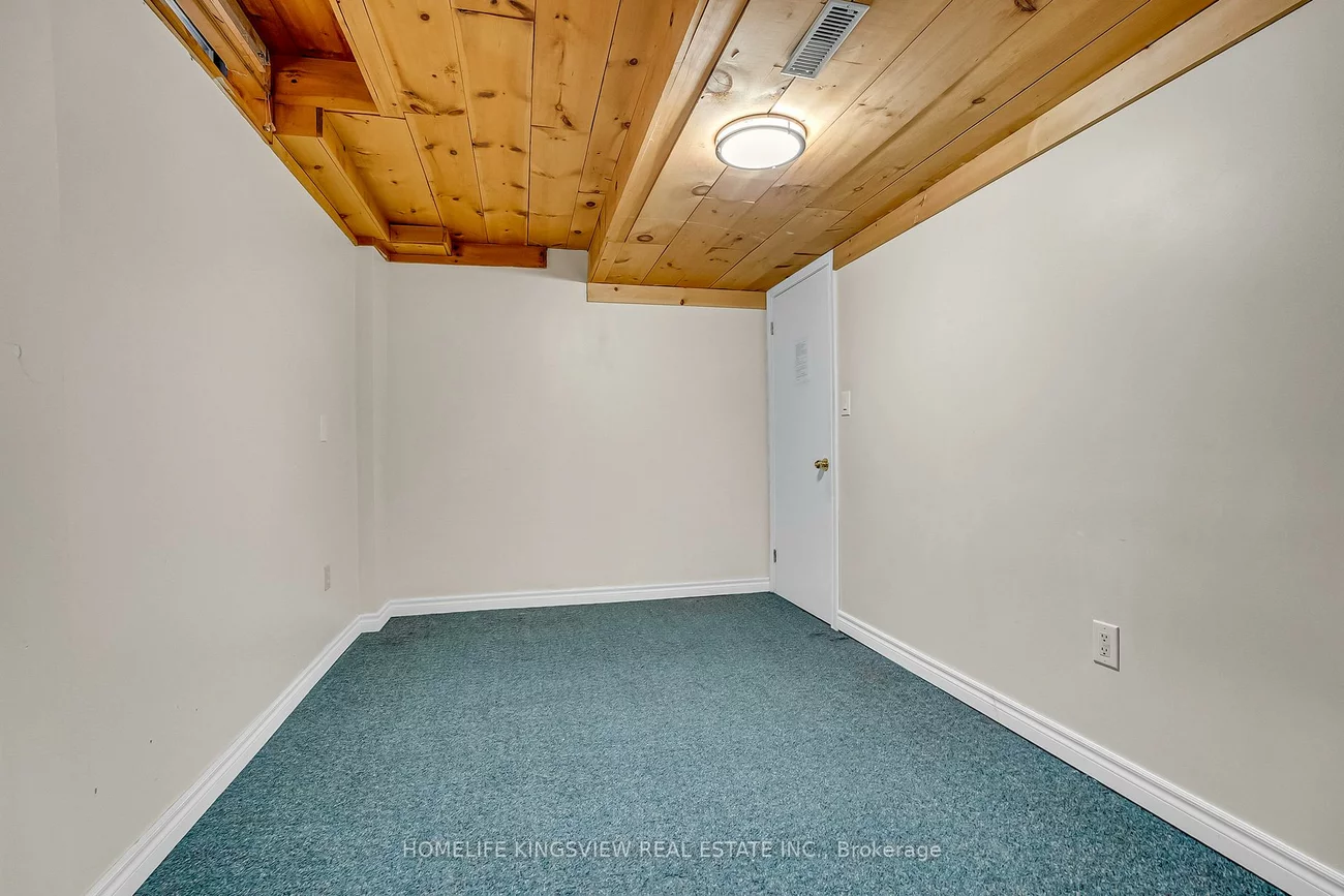 5502, Cosmic, Hurontario, Mississauga