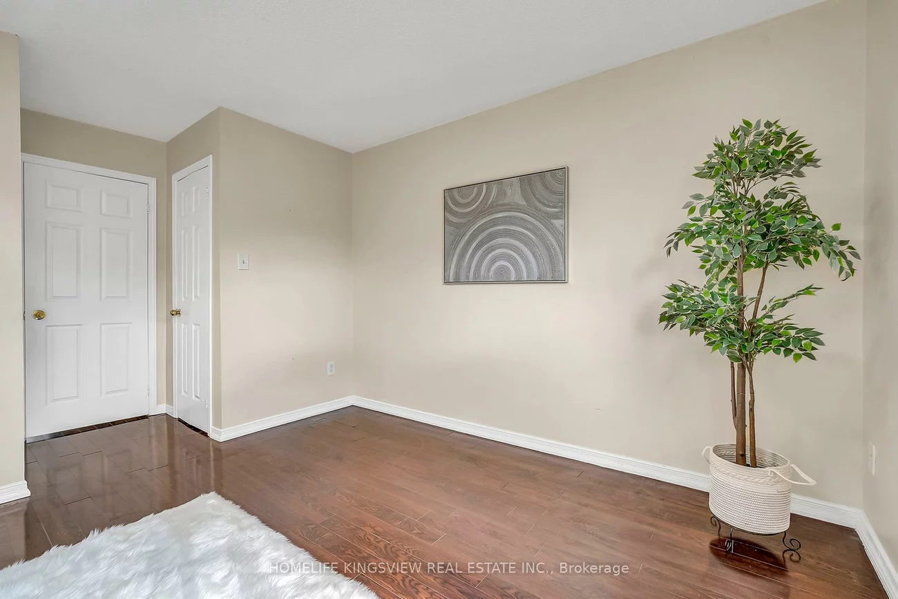 5502, Cosmic, Hurontario, Mississauga