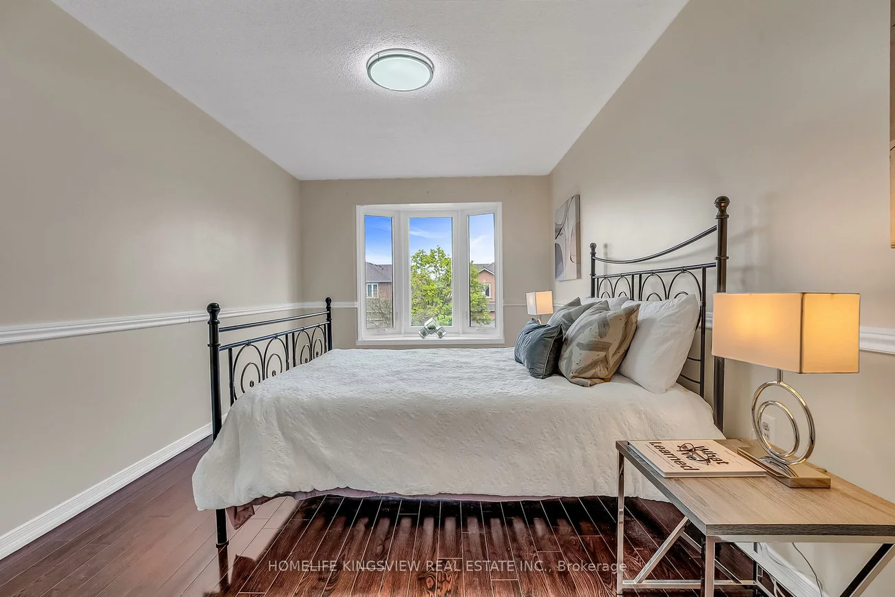 5502, Cosmic, Hurontario, Mississauga