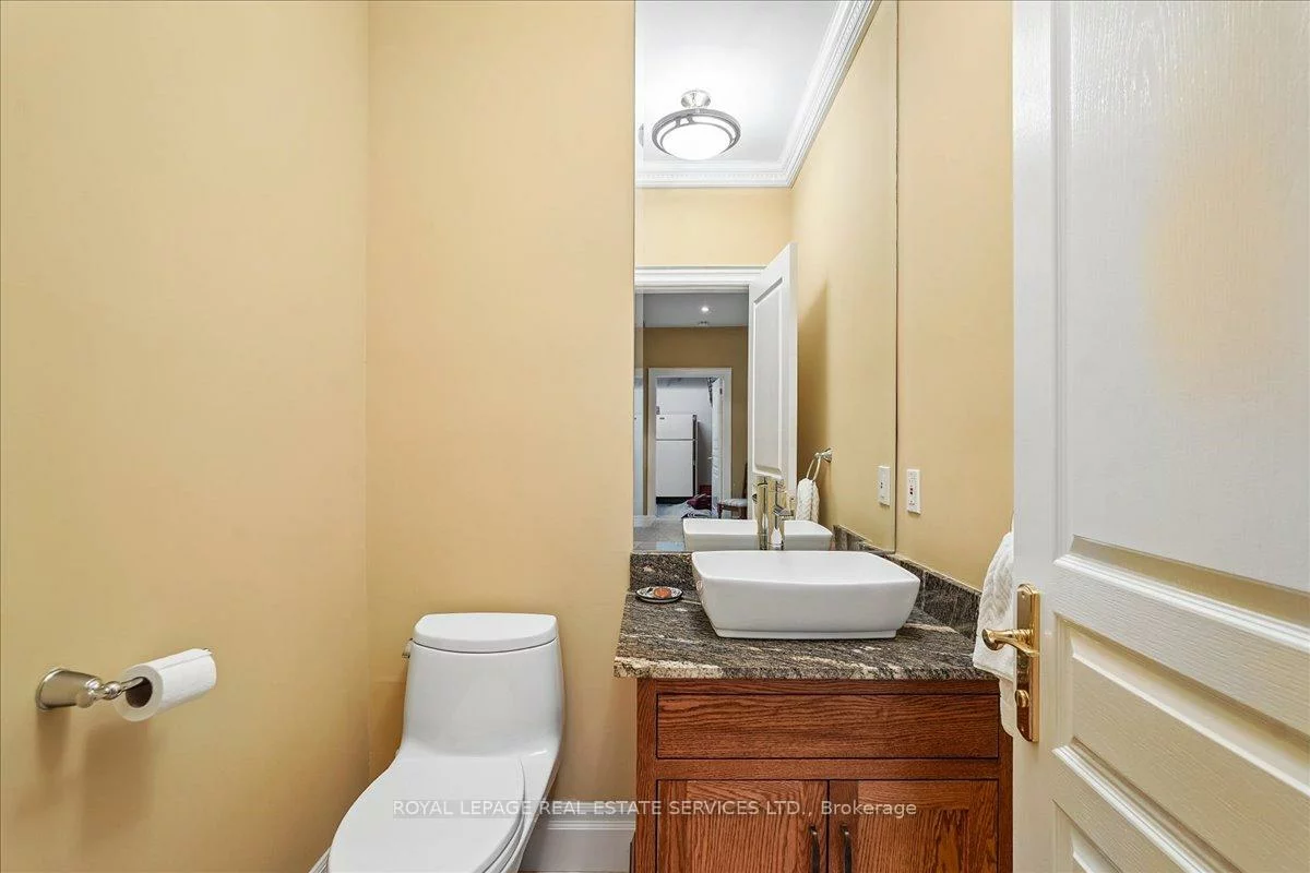 1726, The Pines, Clarkson, Mississauga
