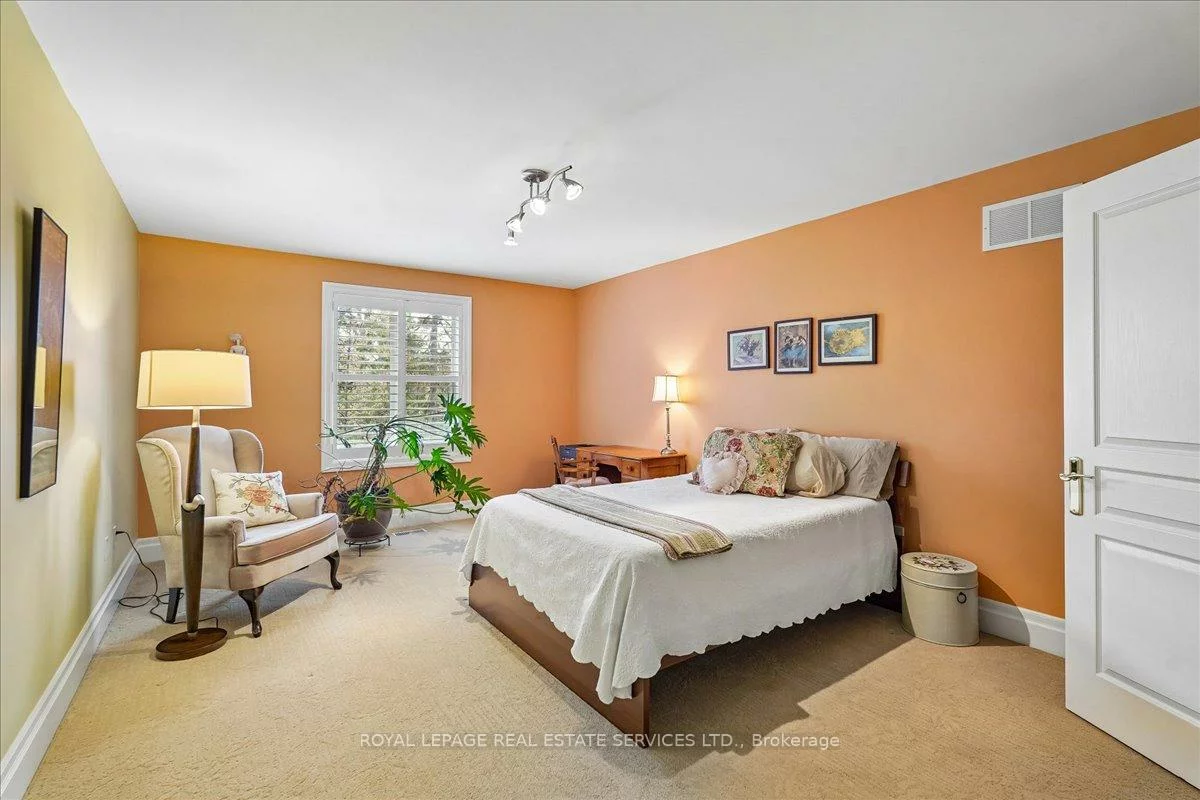 1726, The Pines, Clarkson, Mississauga
