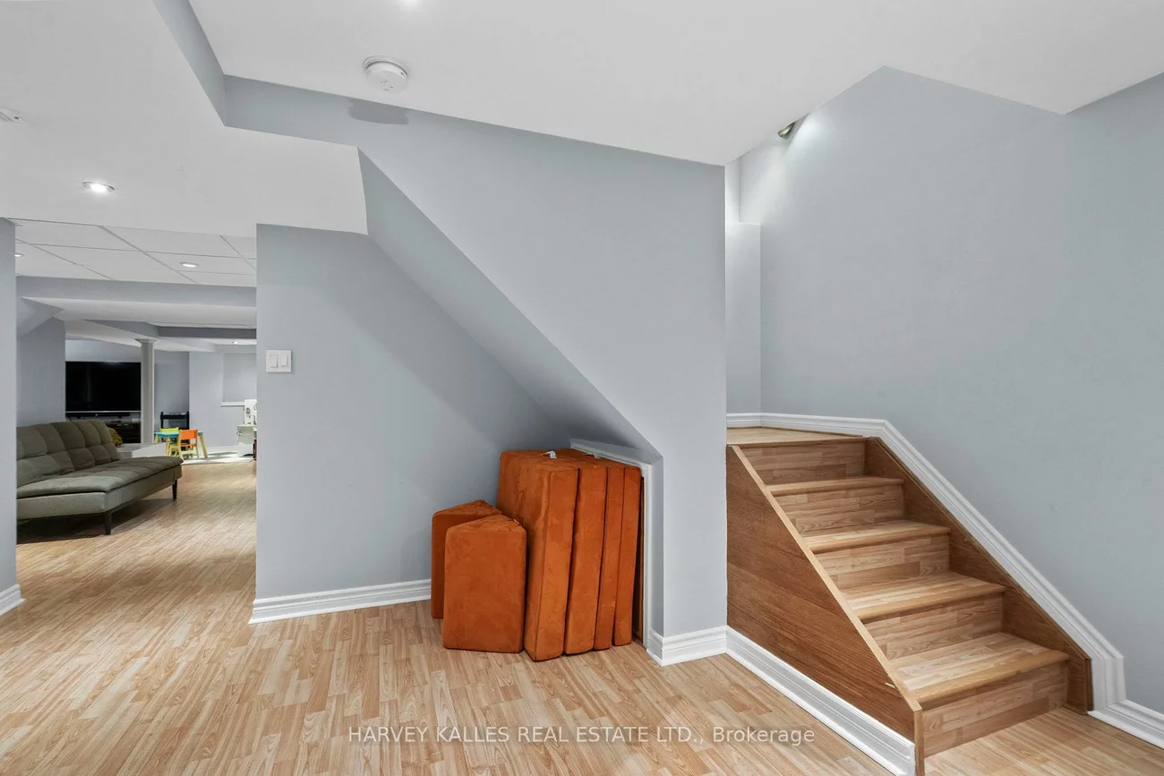 2134, Danube, Sheridan, Mississauga