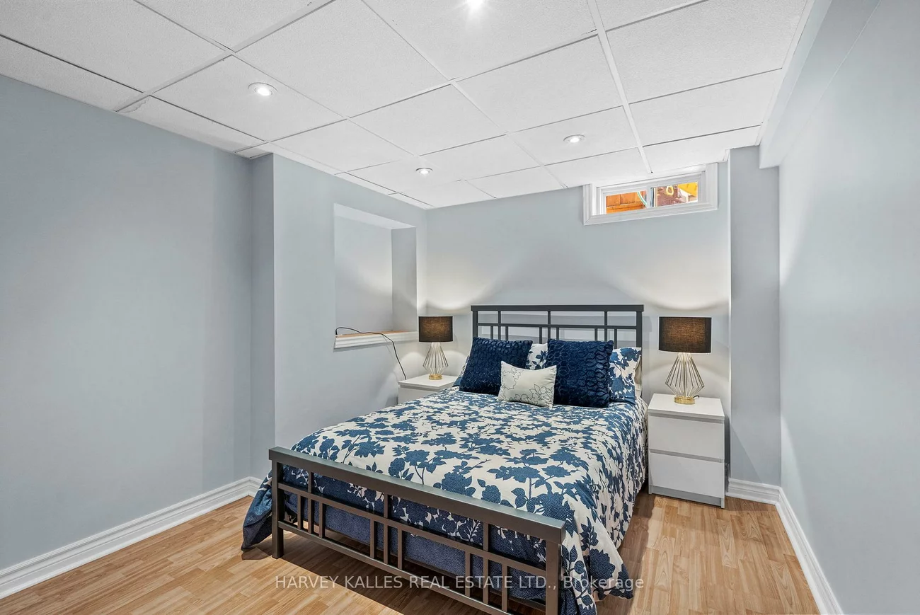 2134, Danube, Sheridan, Mississauga