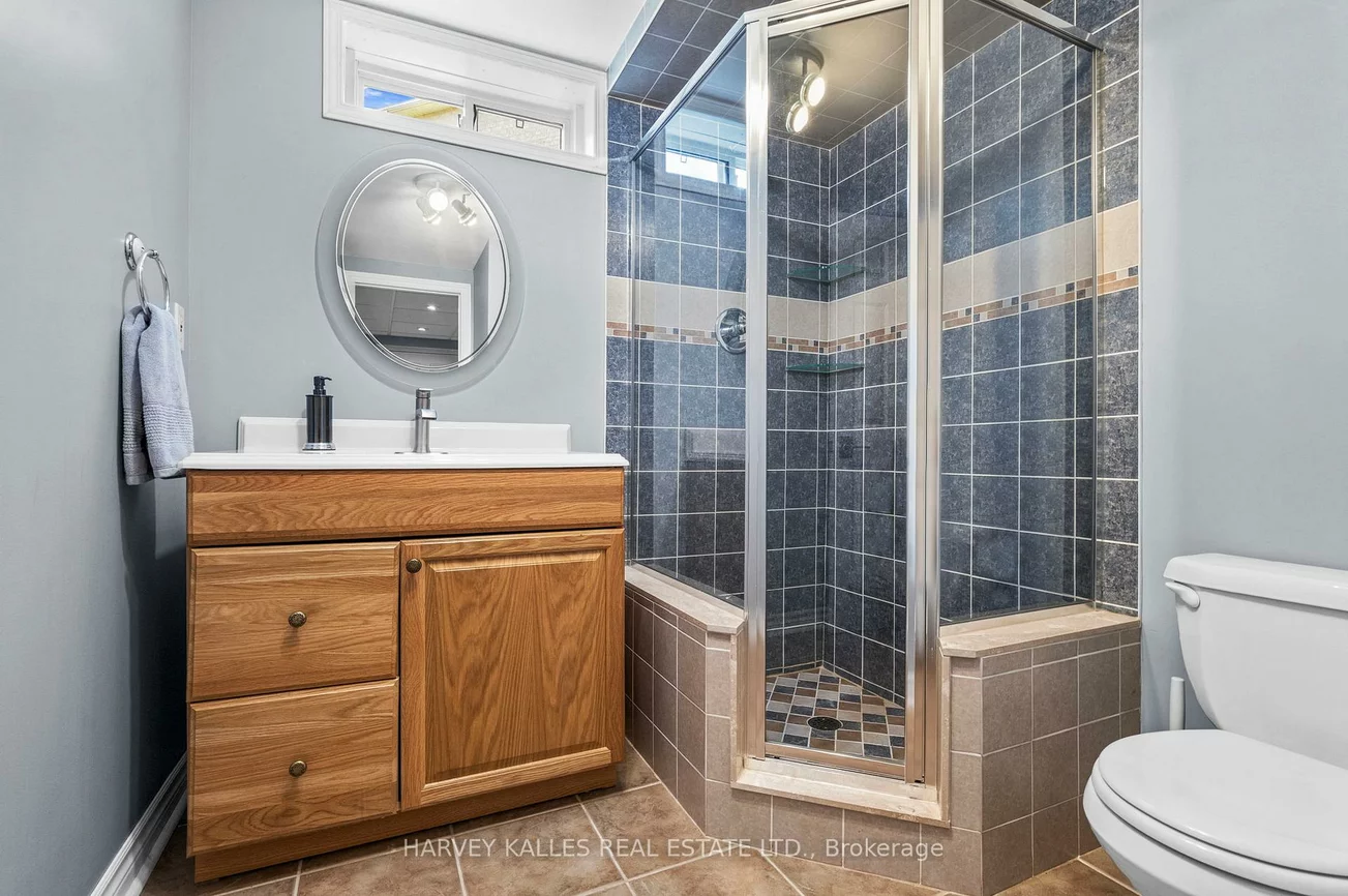 2134, Danube, Sheridan, Mississauga