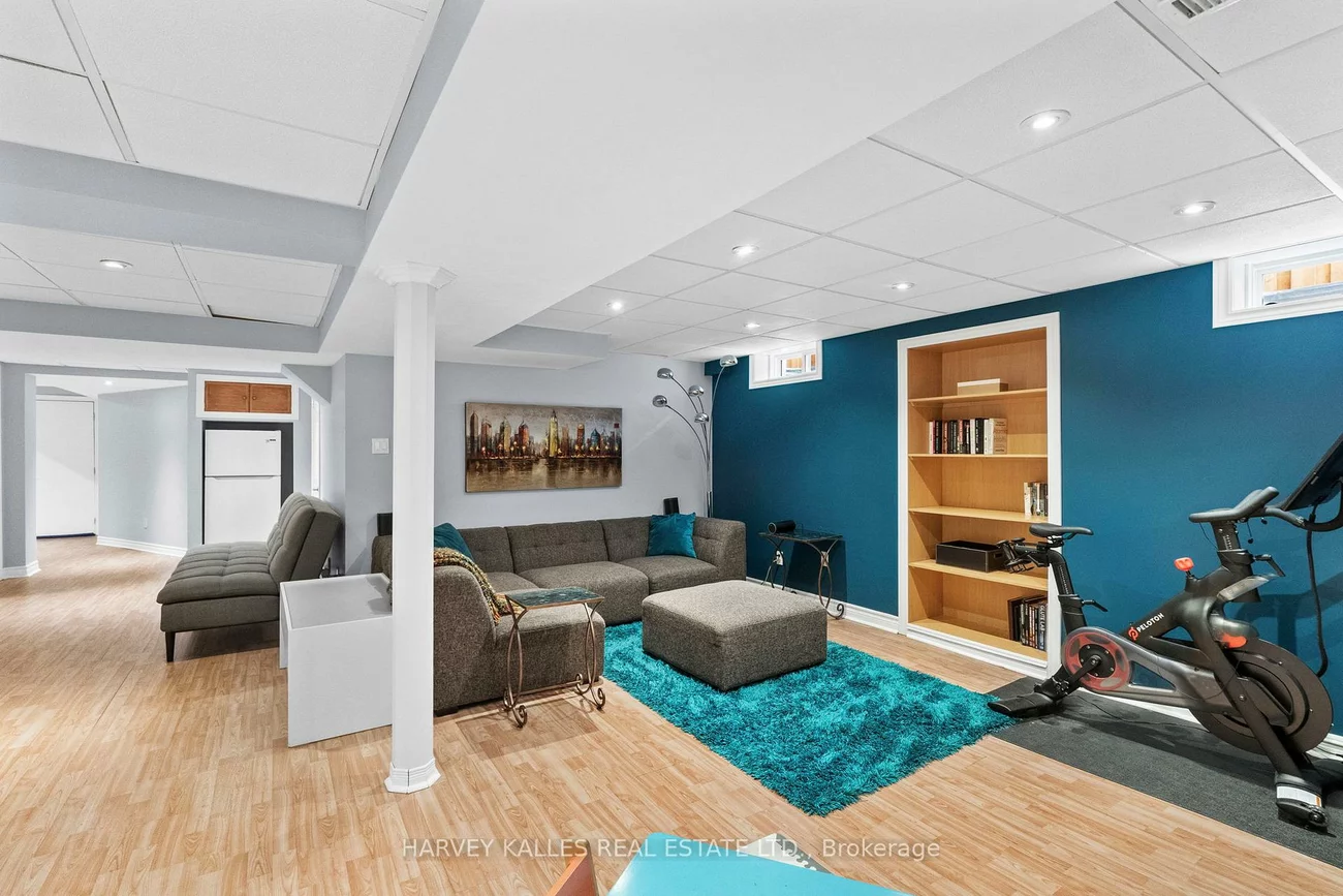 2134, Danube, Sheridan, Mississauga