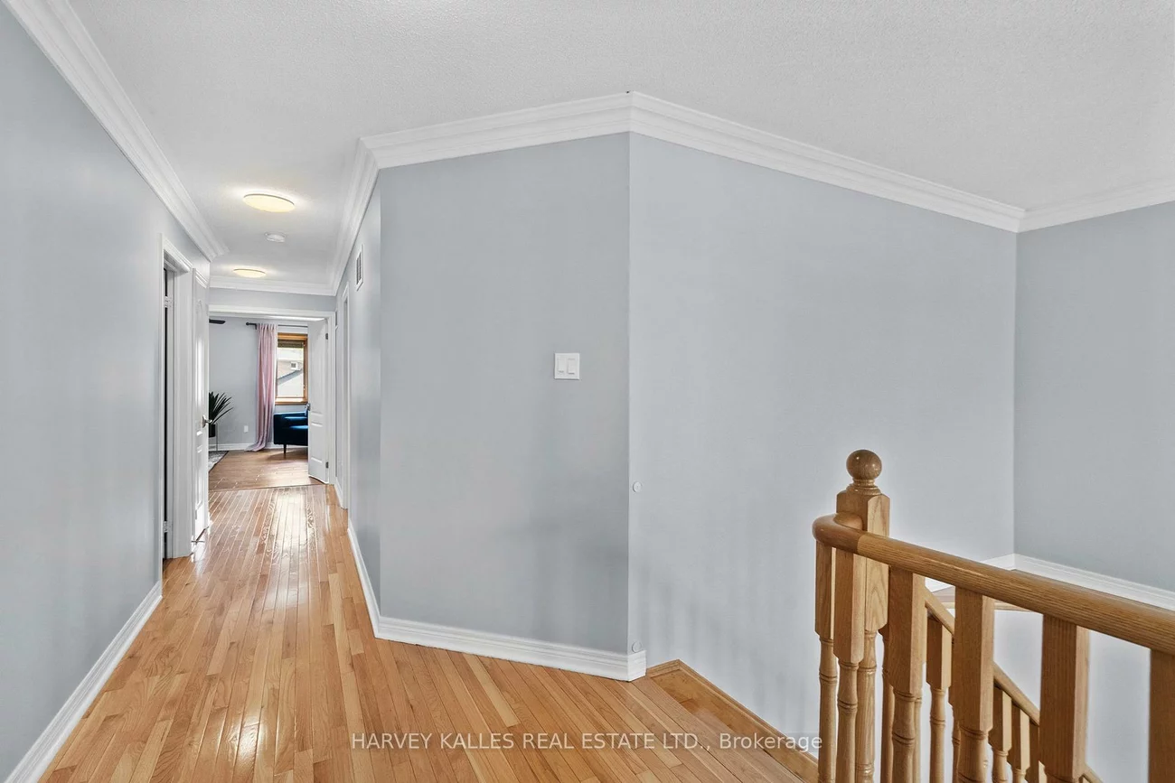2134, Danube, Sheridan, Mississauga