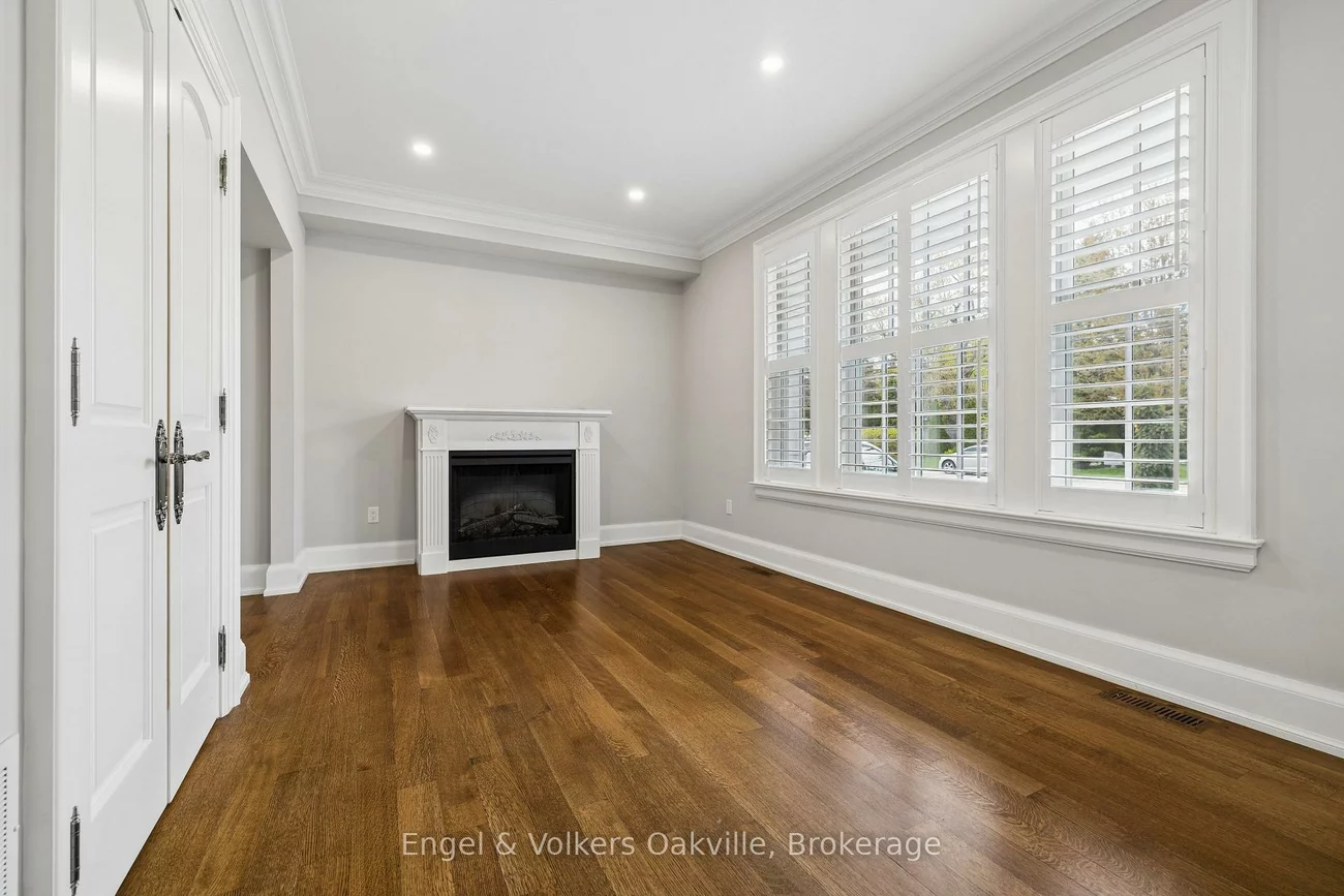 1182, Streambank, Lorne Park, Mississauga