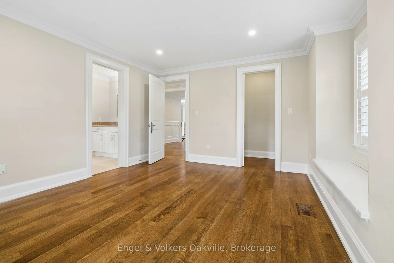 1182, Streambank, Lorne Park, Mississauga