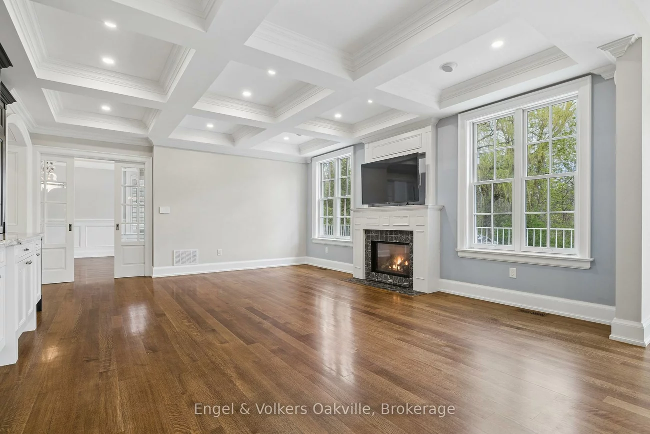 1182, Streambank, Lorne Park, Mississauga