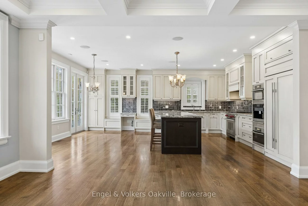 1182, Streambank, Lorne Park, Mississauga