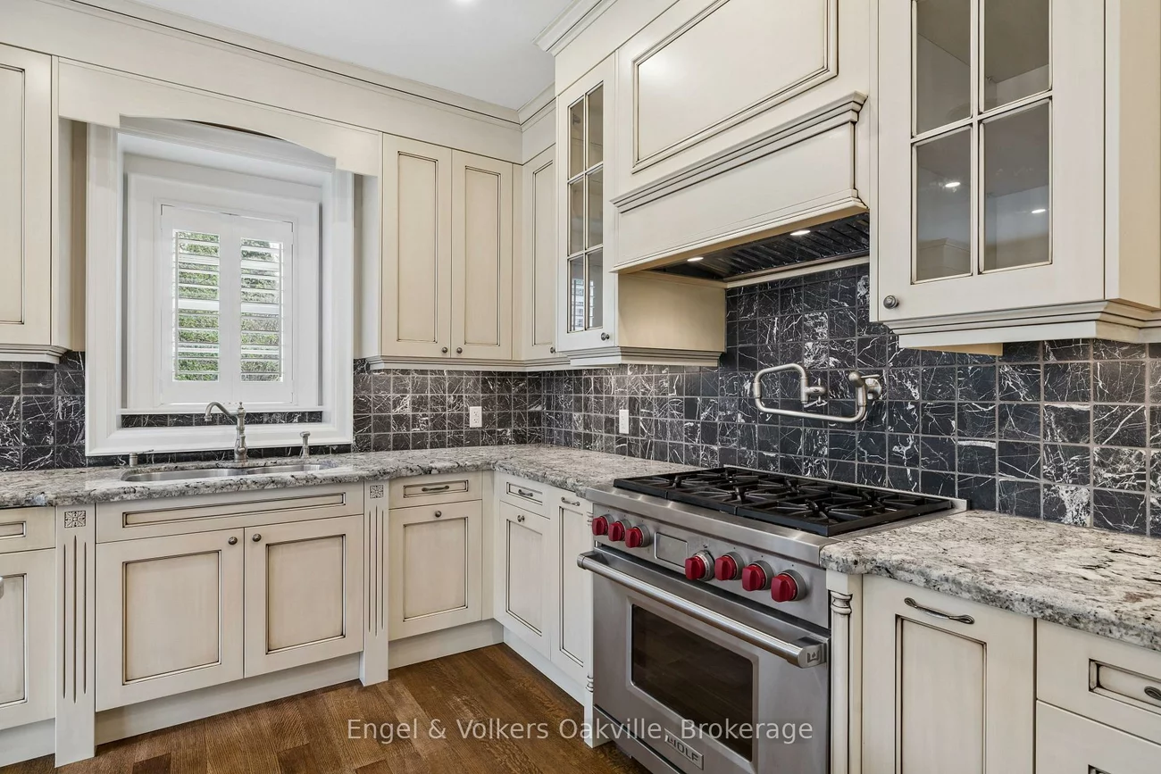 1182, Streambank, Lorne Park, Mississauga