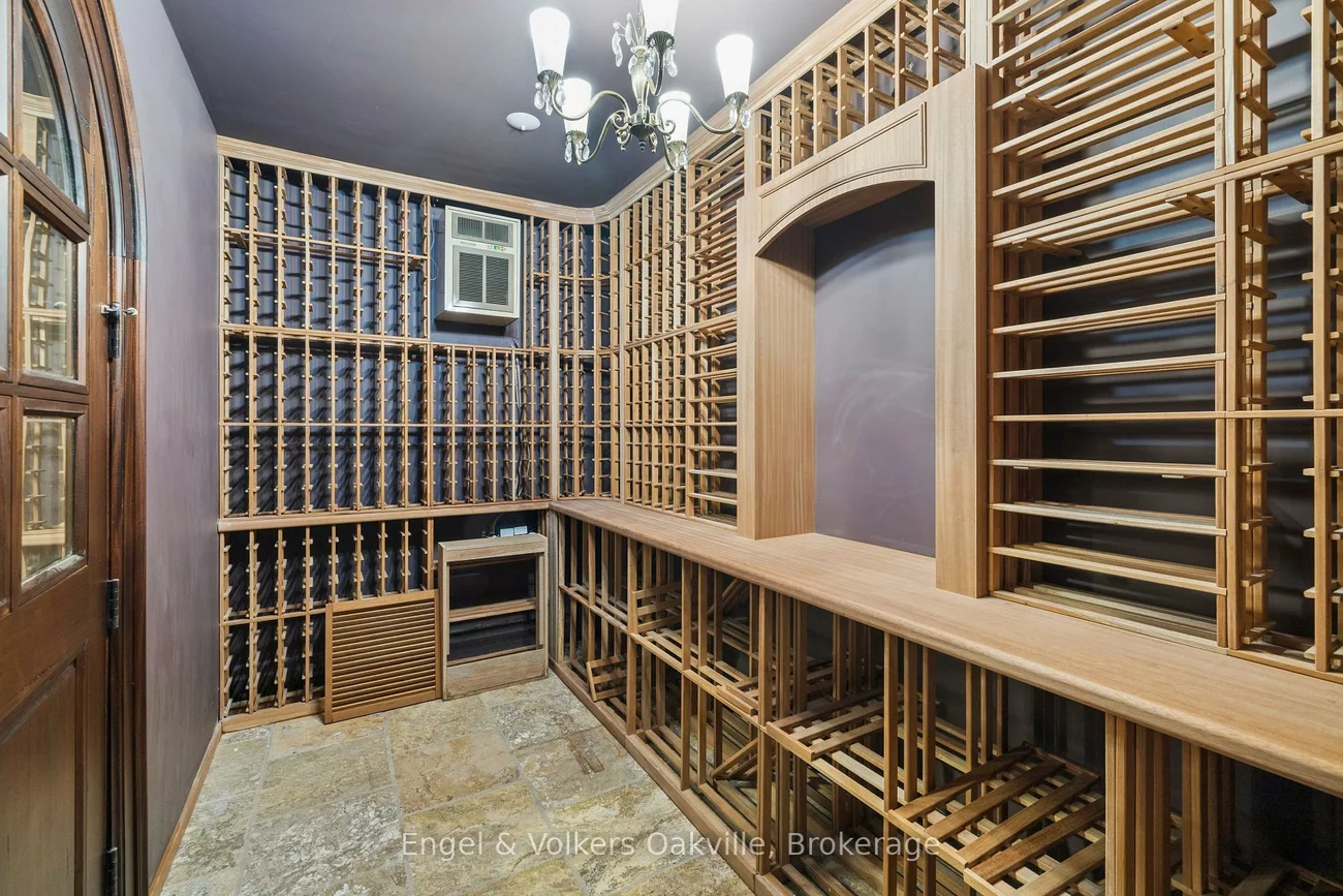 1182, Streambank, Lorne Park, Mississauga