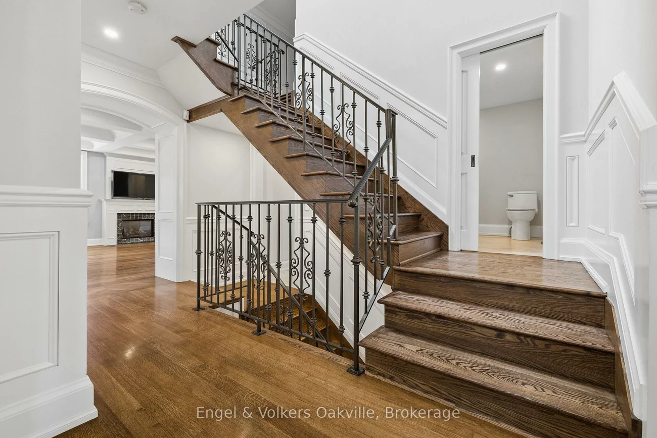 1182, Streambank, Lorne Park, Mississauga
