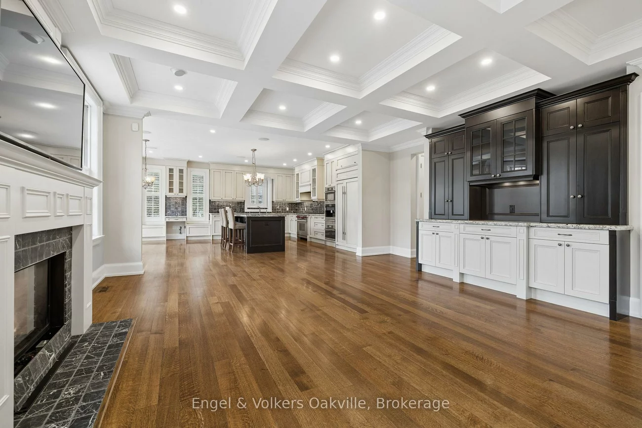 1182, Streambank, Lorne Park, Mississauga