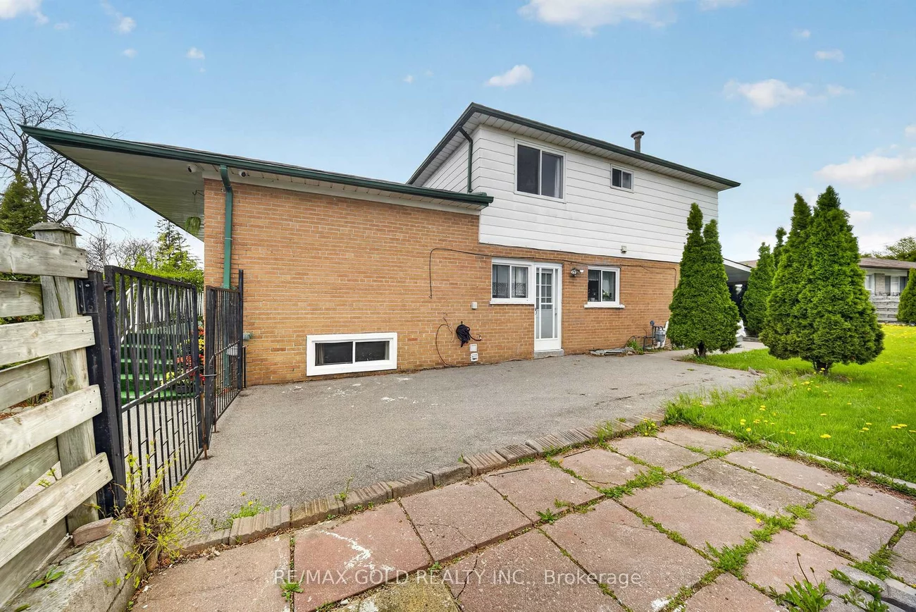 3289, Victory, Malton, Mississauga