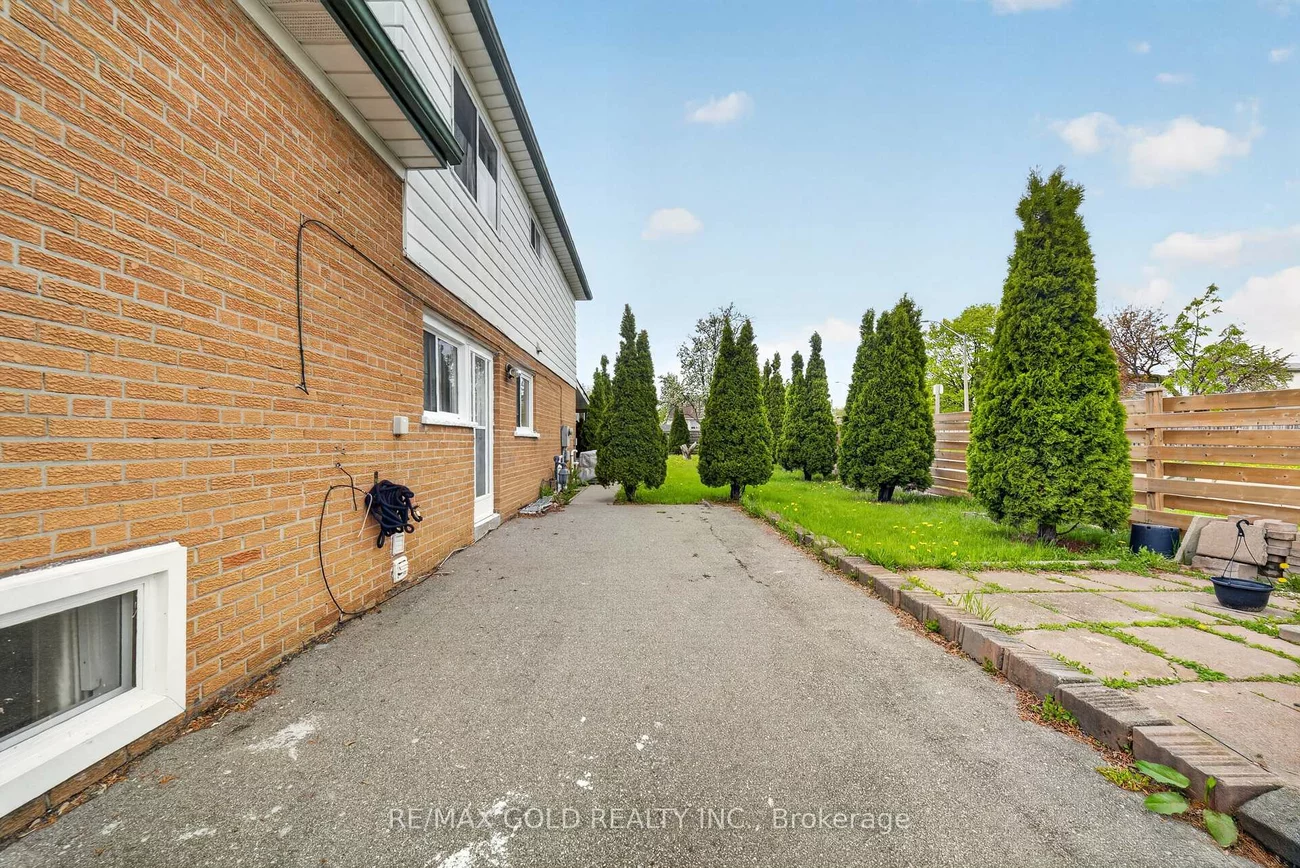 3289, Victory, Malton, Mississauga
