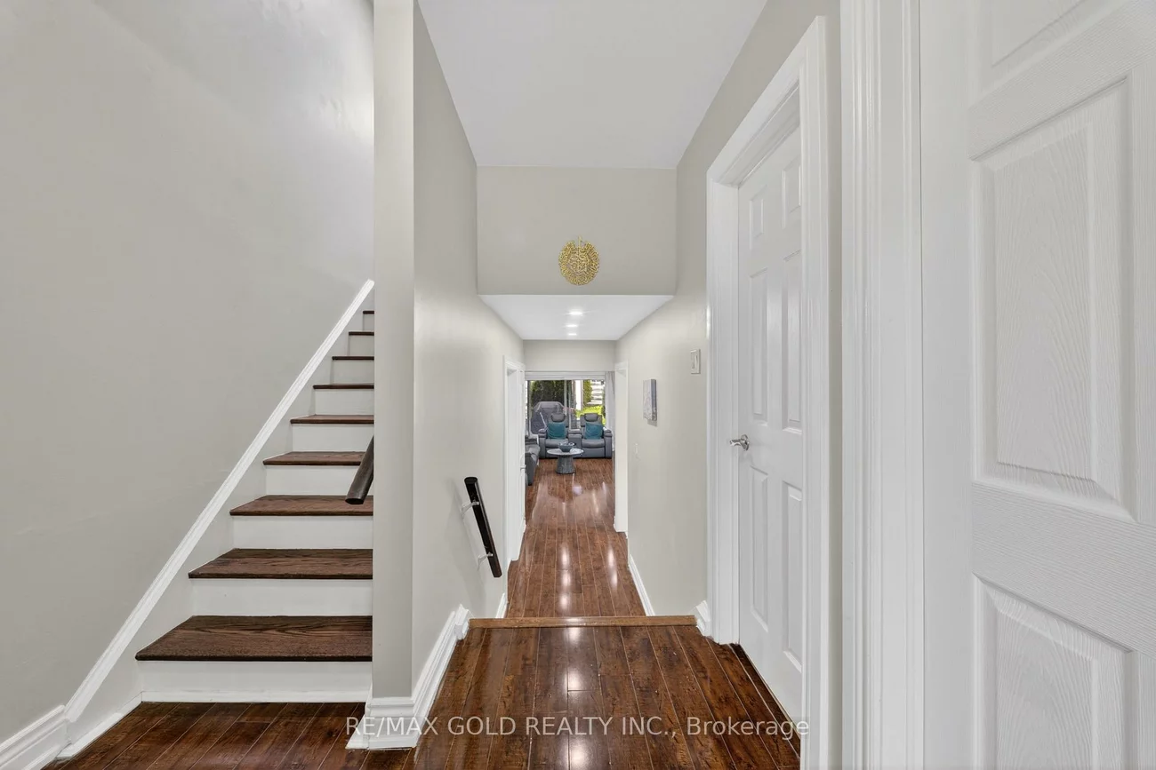 3289, Victory, Malton, Mississauga
