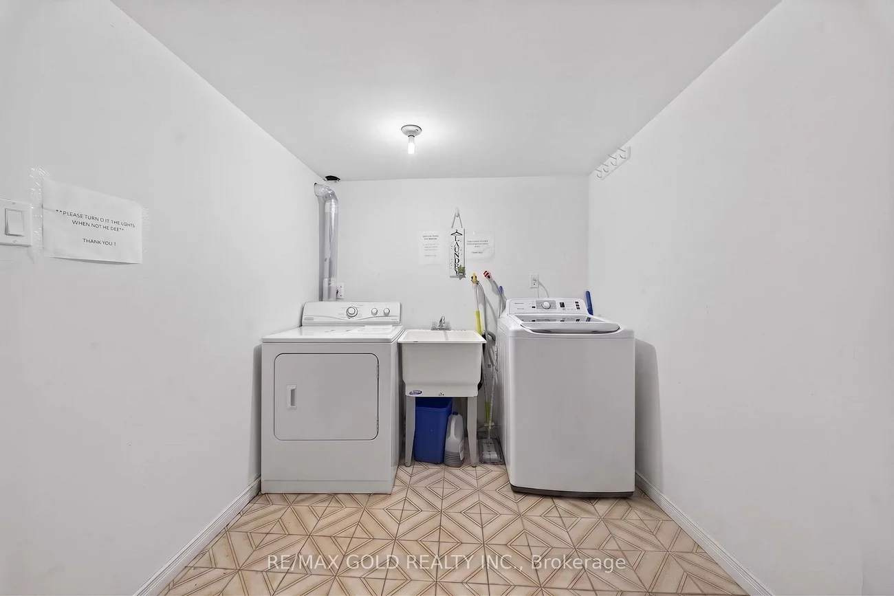 3289, Victory, Malton, Mississauga