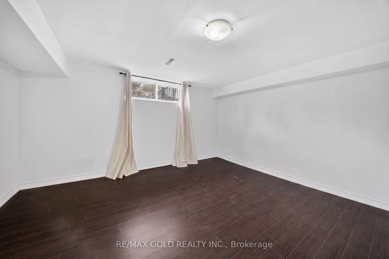 3289, Victory, Malton, Mississauga