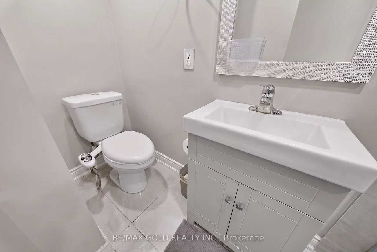 3289, Victory, Malton, Mississauga