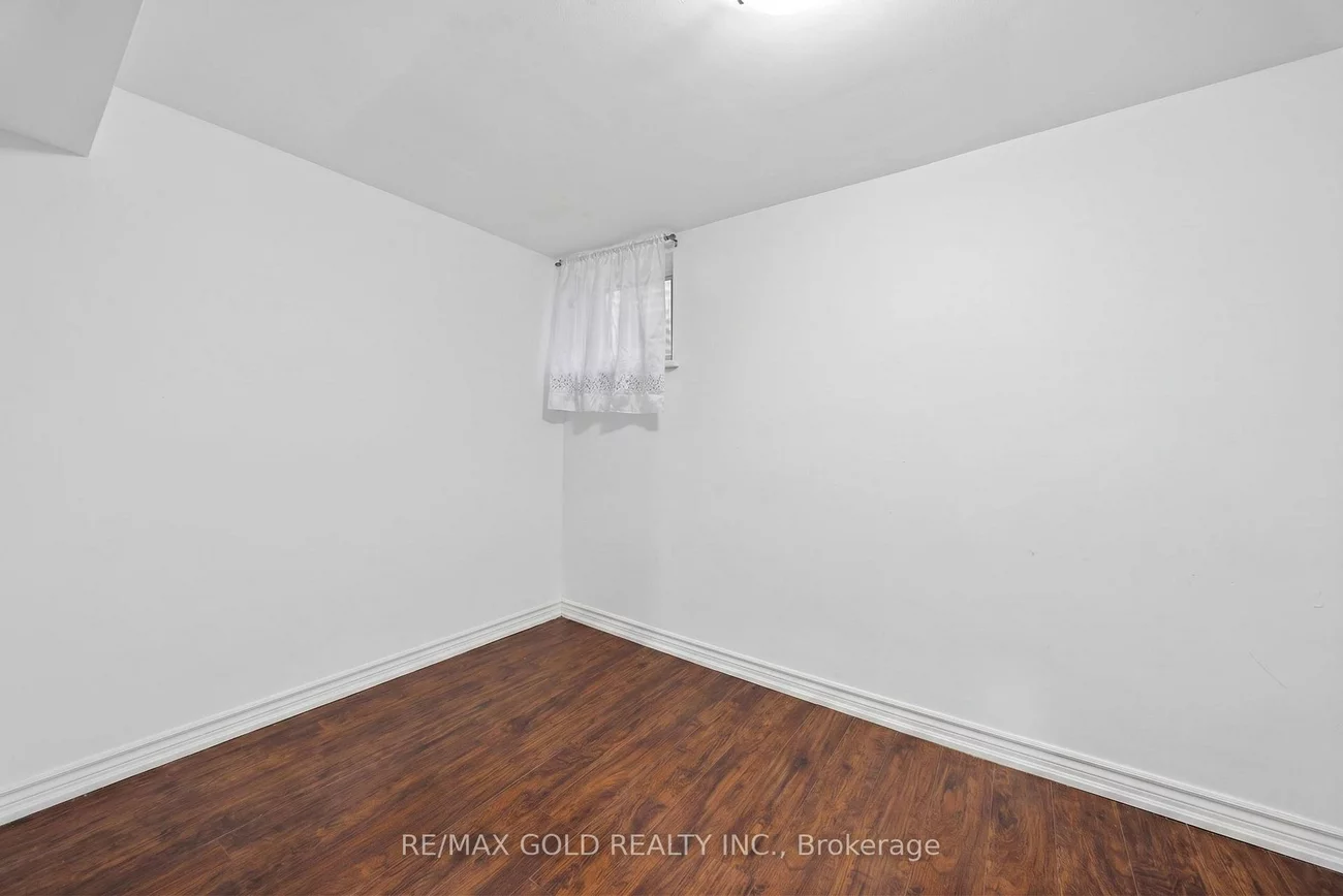 3289, Victory, Malton, Mississauga