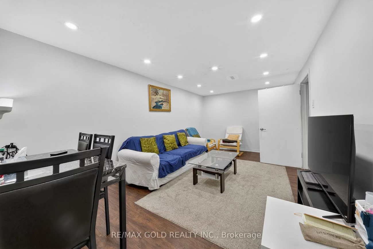 3289, Victory, Malton, Mississauga