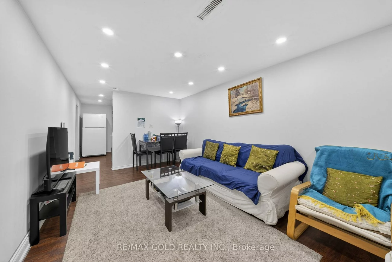 3289, Victory, Malton, Mississauga