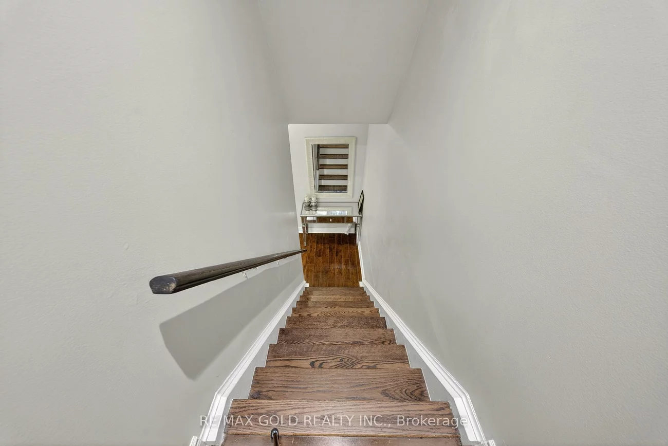 3289, Victory, Malton, Mississauga