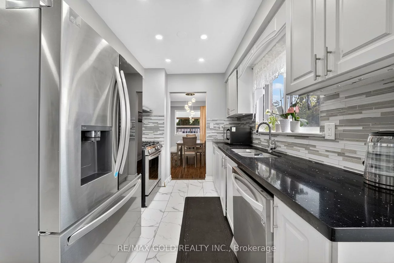 3289, Victory, Malton, Mississauga