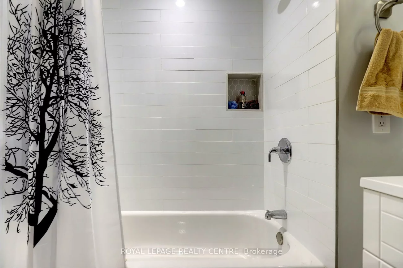 1296, Woodhill, Lakeview, Mississauga