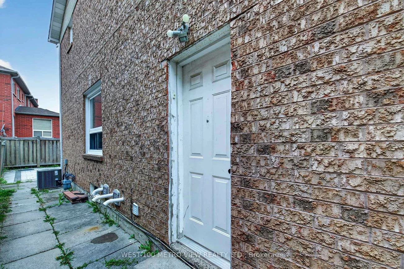 5002, Willowood, Hurontario, Mississauga