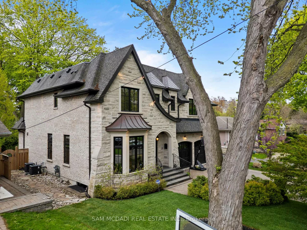 1134, Welwyn, Clarkson, Mississauga
