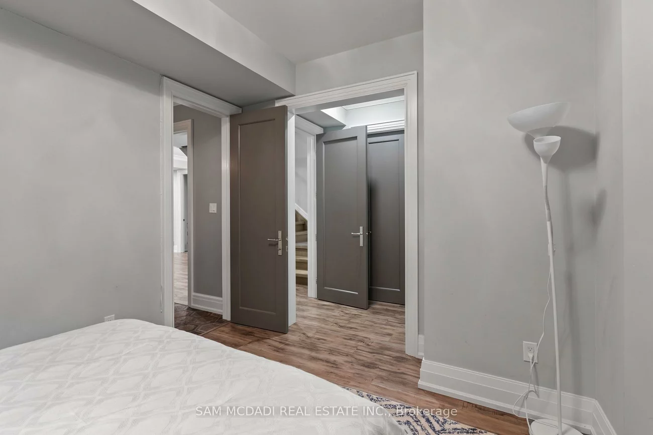 1134, Welwyn, Clarkson, Mississauga