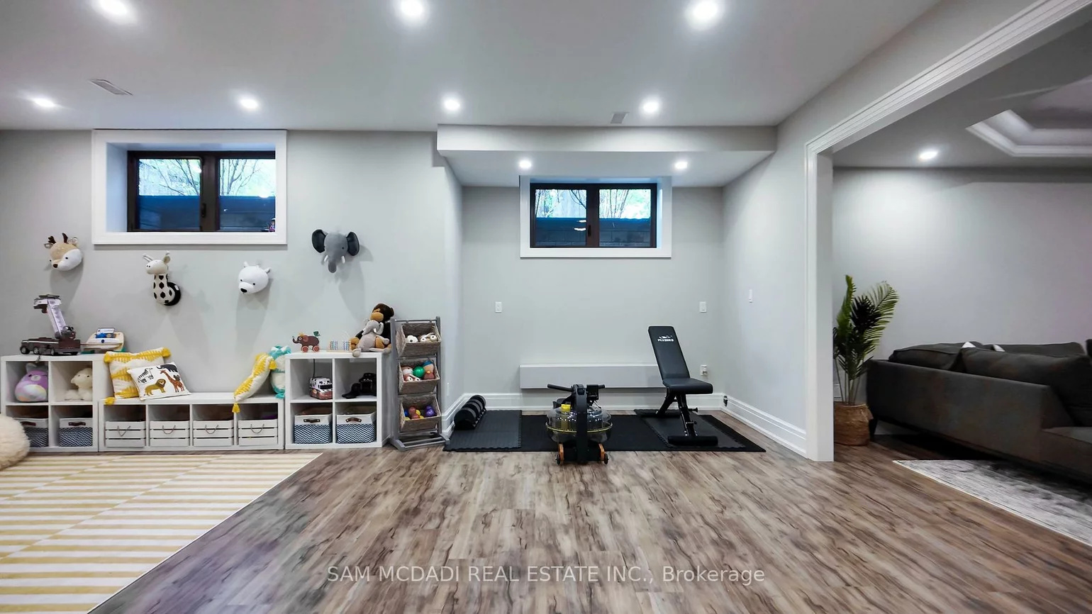 1134, Welwyn, Clarkson, Mississauga