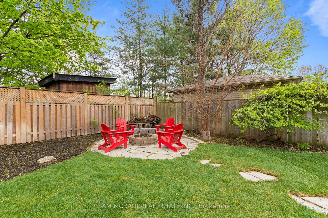 1134, Welwyn, Clarkson, Mississauga