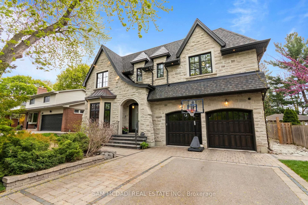 1134, Welwyn, Clarkson, Mississauga